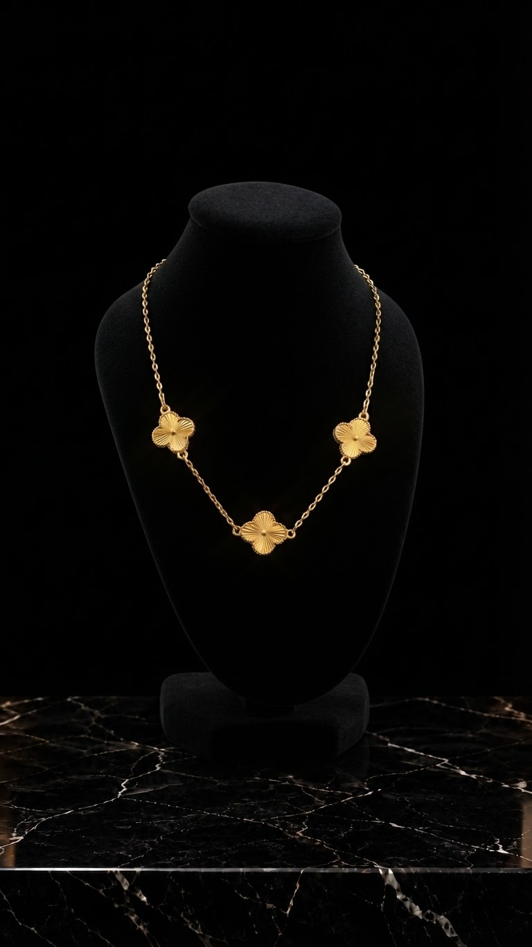 Collar Van Cleef en oro italiano 18K